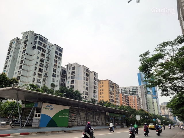 Toàn cảnh các dự án hai bên đường Lê Văn Lương 'băm nát'' quy hoạch đô thị - Ảnh 9.