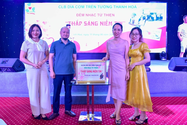 Thanh Hóa: Đêm nhạc từ thiện kêu gọi hơn 200 triệu đồng giúp bệnh nhân nghèo - Ảnh 3.