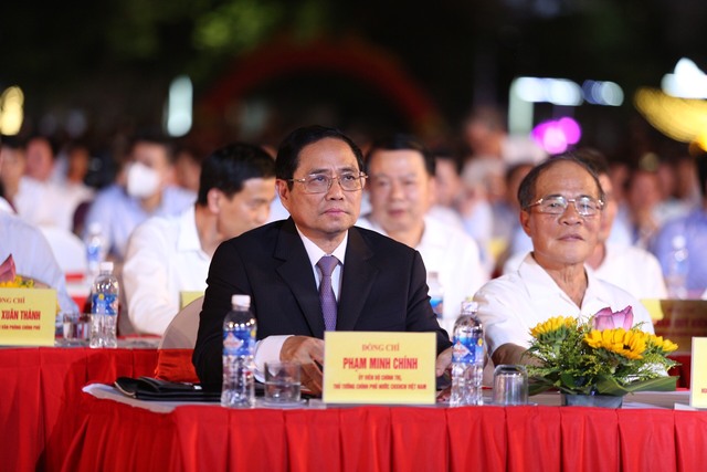 Thủ tướng dự lễ Kỷ niệm 65 năm Ngày Bác Hồ về thăm Hà Tĩnh - Ảnh 1.