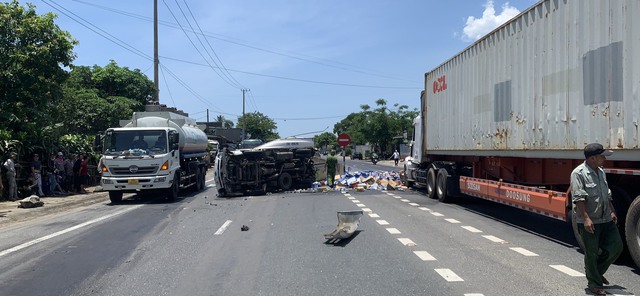 Thừa Thiên Huế: Tai nạn giao thông liên hoàn giữa 3 ô tô trên QL1 - Ảnh 1.