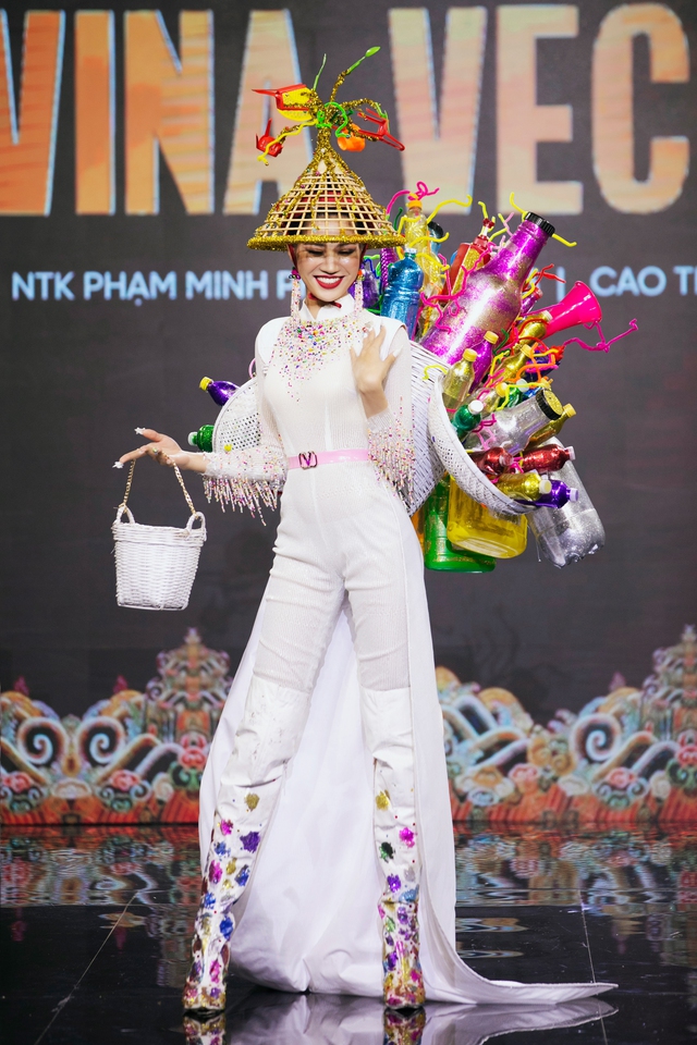 Top những trang phục dân tộc bị chê tơi tả tại Hoa hậu Hoàn vũ Việt Nam 2022 - Ảnh 11.
