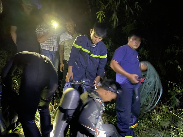 Hàng chục cảnh sát xuyên đêm tìm kiếm người đàn ông mất tích ở Quảng Trị - Ảnh 2.