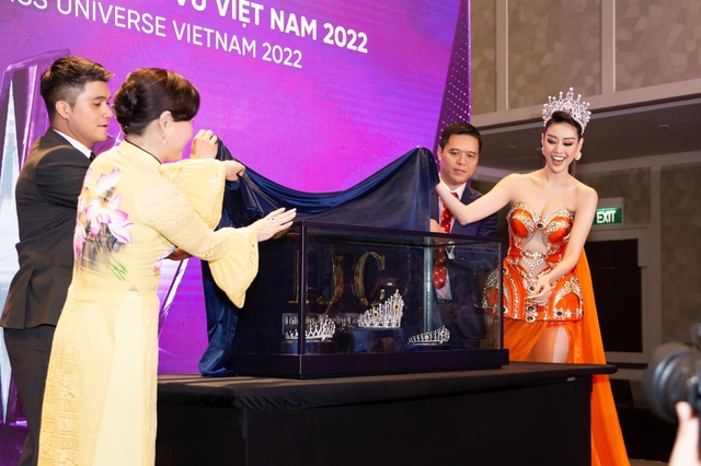 Vương miện Hoa hậu Hoàn vũ Việt Nam 2022 giá trị thế nào sau gần 2.000 giờ chế tác? - Ảnh 2.