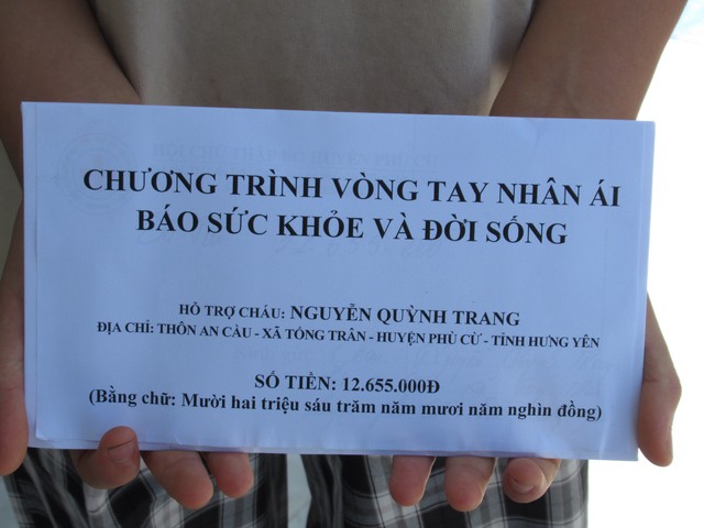 Niềm vui tới với mẹ con bé gái học giỏi sớm mồ côi bố, mẹ mang bệnh nặng - Ảnh 2.