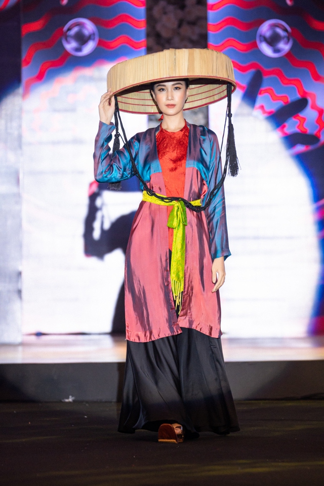 1.000 người mẫu hội tụ quảng bá văn hóa du lịch tại Vietnam International Fashion Tour - Ảnh 7.