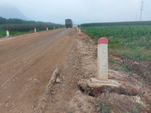 Vụ đường 131 tỷ chưa bàn giao đã xuống cấp ở Thanh Hoá: “Do lưu lượng xe tải trọng lớn đi qua tuyến đường tăng đột biến” - Ảnh 3.