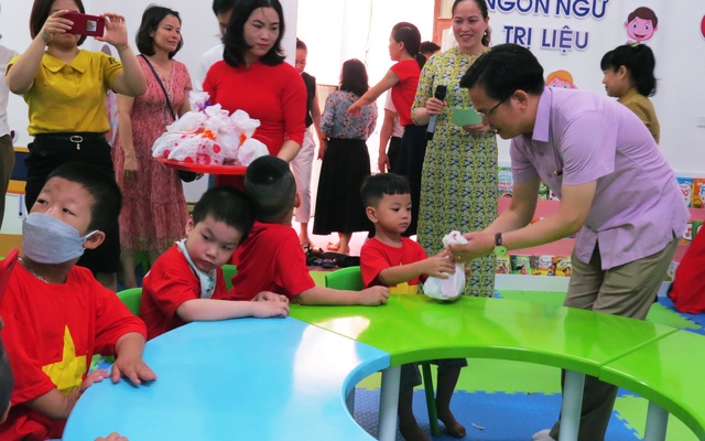 Khánh thành Trung tâm tương tác, phục hồi chức năng cho trẻ khuyết tật ở Nghệ An        - Ảnh 2.