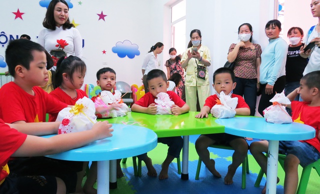 Khánh thành Trung tâm tương tác, phục hồi chức năng cho trẻ khuyết tật ở Nghệ An        - Ảnh 1.