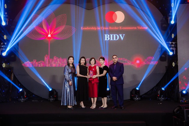 BIDV nhận 02 giải thưởng lớn của Mastercard - Ảnh 1.