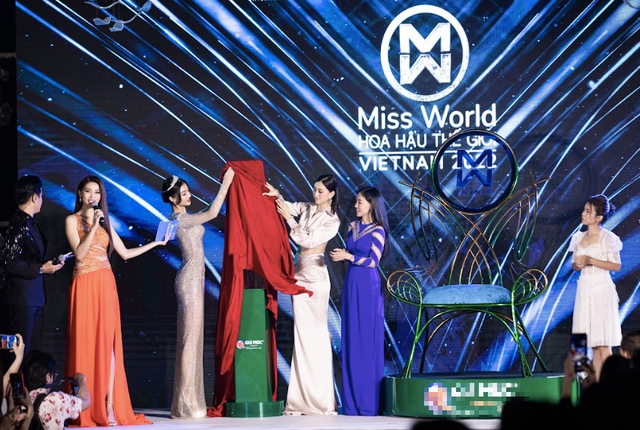 Cận cảnh vương miện đắt đỏ và quyền trượng 'giản dị' của Miss World Vietnam 2022 - Ảnh 2.