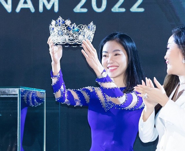 Cận cảnh vương miện đắt đỏ và quyền trượng 'giản dị' của Miss World Vietnam 2022 - Ảnh 4.