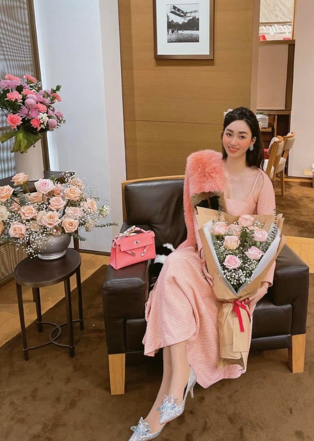 Có một Á hậu Hoa hậu Hoàn vũ giống hệt Dương Trương Thiên Lý, lấy chồng giàu ở nhà chăm con, đoạn tuyệt showbiz - Ảnh 9.