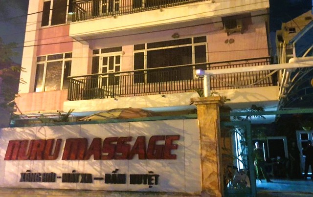 Hải Phòng phát hiện khách và nhân viên cơ sở massage khỏa thân - Ảnh 1.