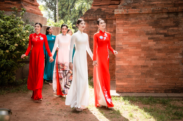 38 thí sinh Miss World Vietnam 2022 khởi động thế nào cho vòng chung kết? - Ảnh 3.