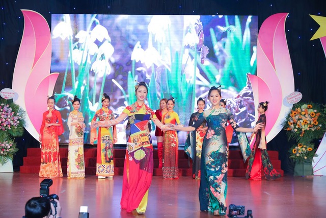 NTK Thoa Trần bùng nổ với đại tiệc thời trang Fashion show Bông hồng vàng - Ảnh 6.