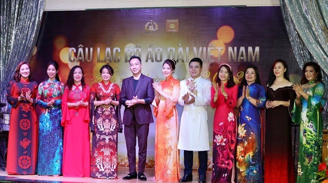 NTK Thoa Trần bùng nổ với đại tiệc thời trang Fashion show Bông hồng vàng - Ảnh 1.