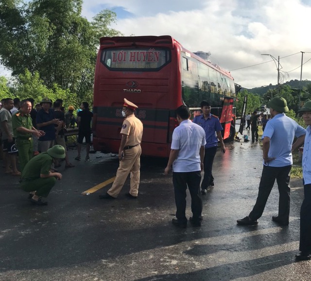 Hé lộ nguyên nhân xe khách tông xe đầu kéo khiến nhiều người thương vong - Ảnh 1.