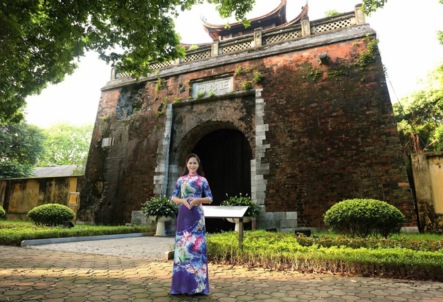Người đẹp Hoa hậu Áo dài Việt Nam 2022 khoe sắc ở Hoàng thành Thăng Long - Ảnh 2.