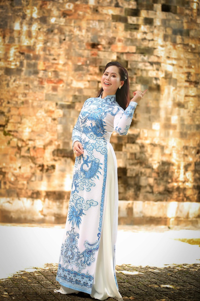 Người đẹp Hoa hậu Áo dài Việt Nam 2022 khoe sắc ở Hoàng thành Thăng Long - Ảnh 13.