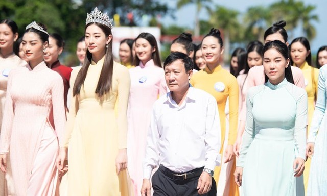 Hoa hậu Lương Thùy Linh, Top 38 Miss World Vietnam 2022 thắp nến từng ngôi mộ tại Nghĩa trang Liệt sĩ - Ảnh 6.