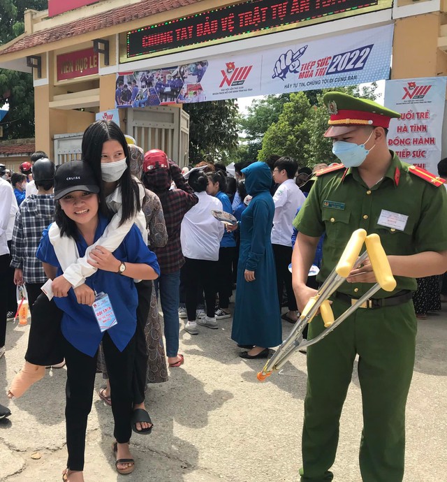 Những hình ảnh &quot;đẹp&quot; trong kỳ thi THPT Quốc gia 2022 tại Hà Tĩnh - Ảnh 8.