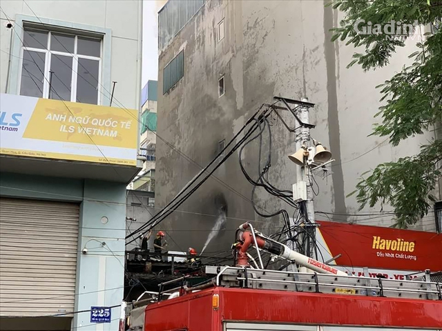 Toàn cảnh hiện trường vụ cháy quán karaoke khiến 3 cảnh sát hy sinh thương tâm - Ảnh 9.