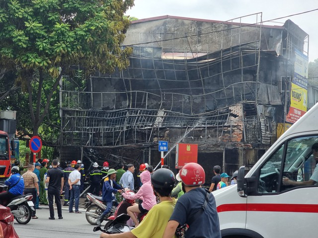 Một buổi sáng, Hà Nội xảy ra hai vụ cháy lớn - Ảnh 5.