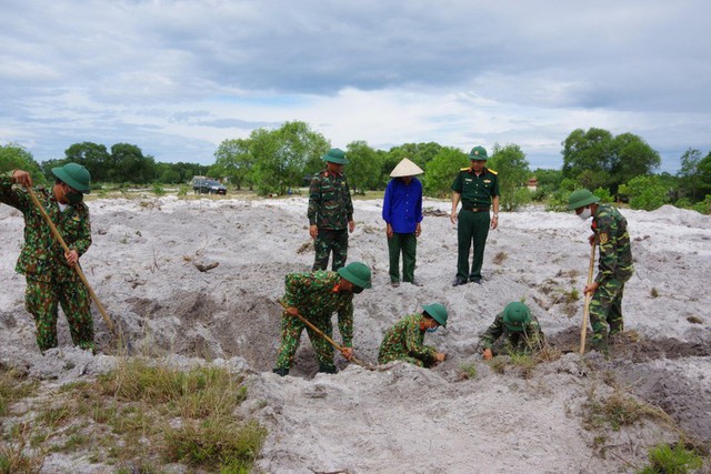 Hài cốt liệt sĩ với nhiều di vật được phát hiện, cất bốc sau hàng chục năm nằm lại chiến trường - Ảnh 1.