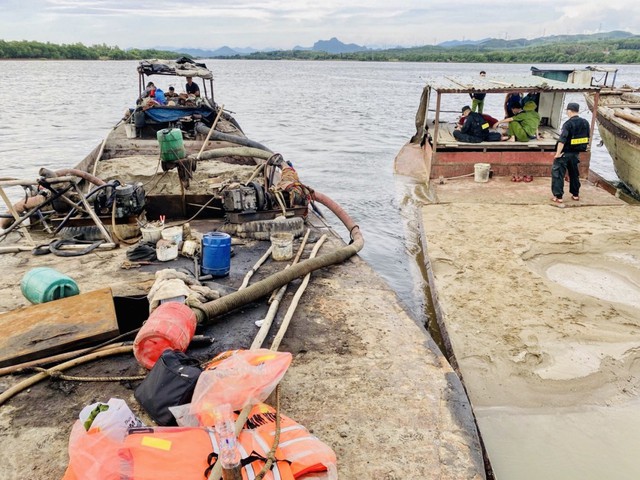 Phát hiện, bắt giữ thuyền của 