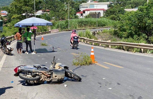 Trong một ngày, Quốc lộ 6 xảy ra 2 vụ tai nạn giao thông, 2 người tử vong tại chỗ - Ảnh 3.