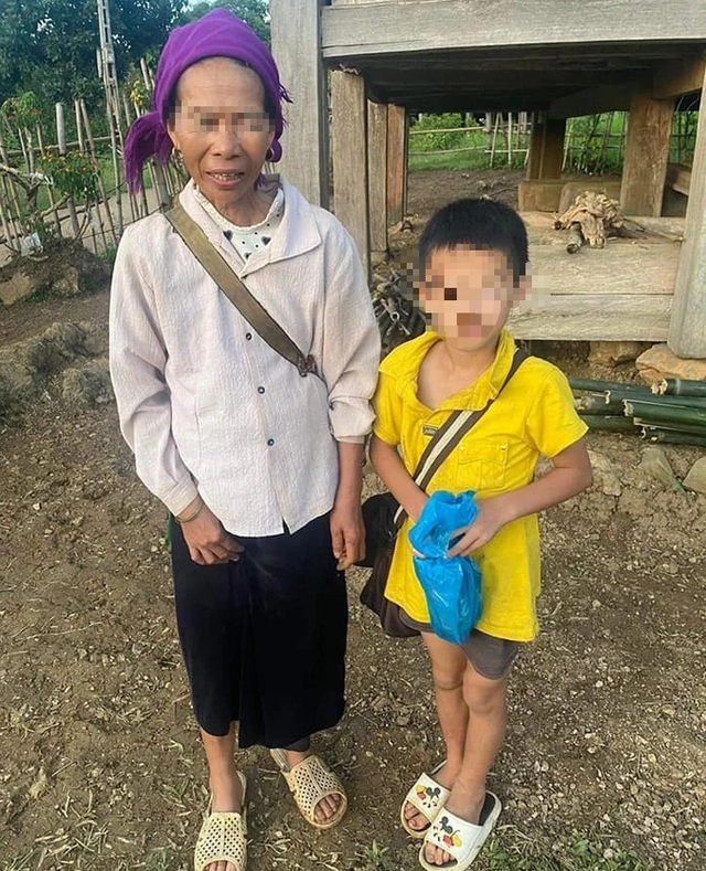 Đi tìm mẹ, bé trai 9 tuổi ở Sơn La bị lạc 20km, người đói lả - Ảnh 2.