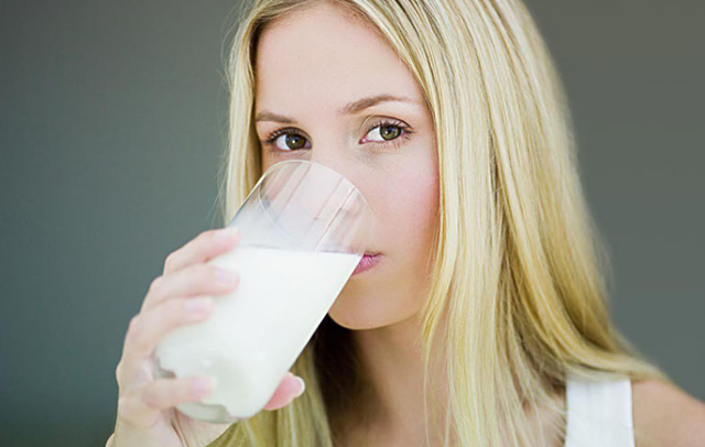 Uống sữa tốt nhất nên chọn thời điểm này, vừa giúp tăng chiều cao vừa giúp cơ xương chắc khỏe  - Ảnh 2.
