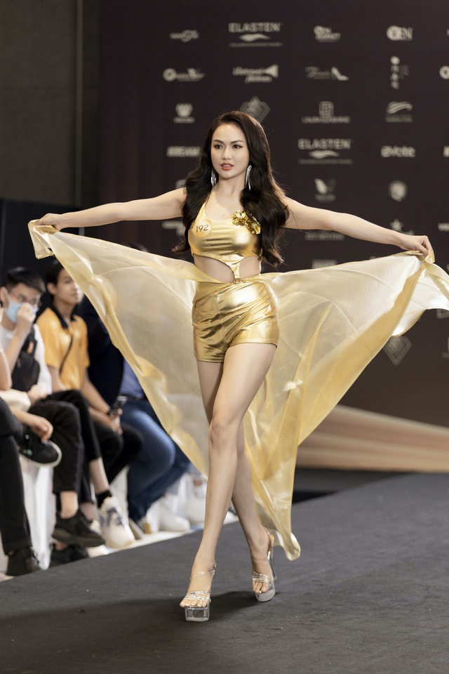 MC Thể thao VTV gây chú ý tại Miss Grand Vietnam 2022 - Ảnh 2.