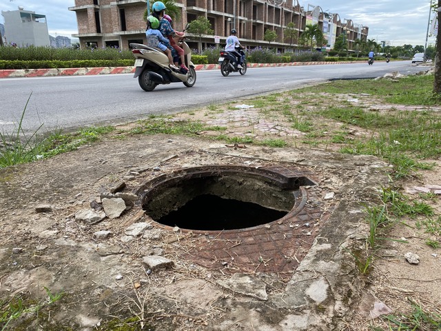 Thanh Hoá: Hàng trăm nắp hố ga bị mất cắp trên tuyến đường dài chưa đến 5 km - Ảnh 1.