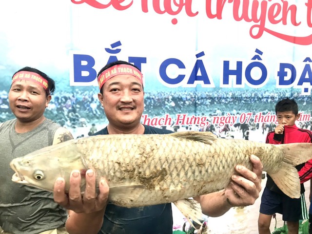Độc đáo hội thi bắt cá ở Hà Tĩnh - Ảnh 11.