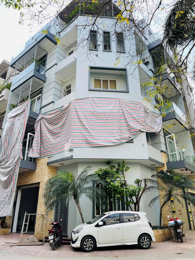Hồng Đăng v&agrave; cuộc sống vi&ecirc;n m&atilde;n b&ecirc;n gia đ&igrave;nh trong biệt thự 3 mặt tiền đắt đỏ - Ảnh 5.