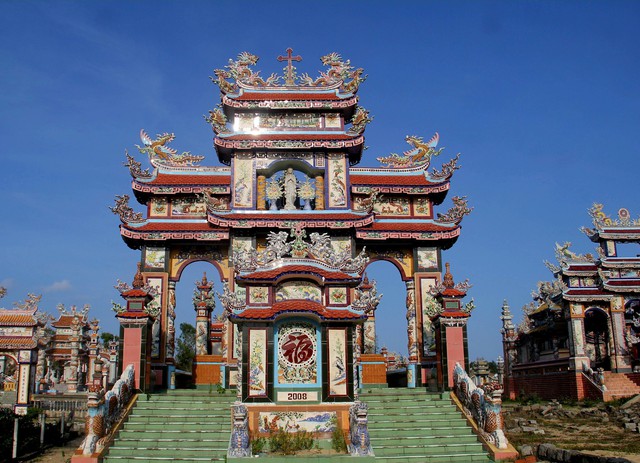 Cận cảnh &quot;thành phố lăng mộ&quot; xa hoa, tráng lệ độc nhất ở Thừa Thiên Huế - Ảnh 2.