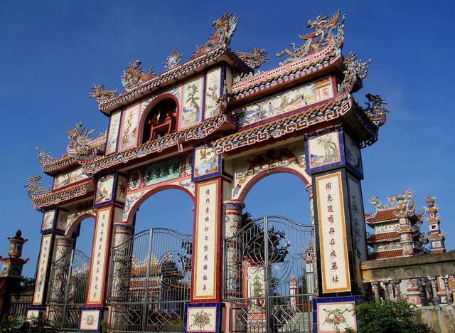 Cận cảnh &quot;thành phố lăng mộ&quot; xa hoa, tráng lệ độc nhất ở Thừa Thiên Huế - Ảnh 1.