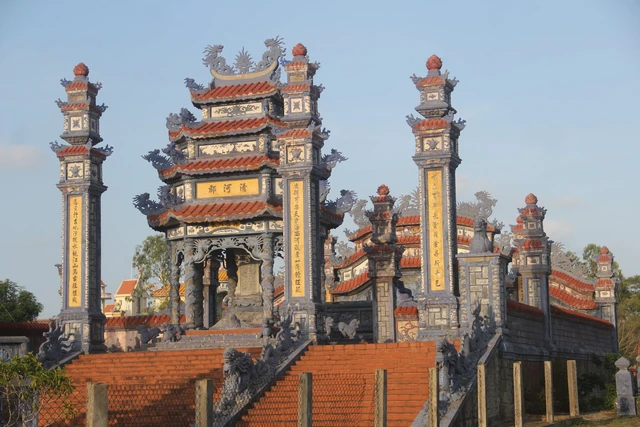 Cận cảnh &quot;thành phố lăng mộ&quot; xa hoa, tráng lệ độc nhất ở Thừa Thiên Huế - Ảnh 8.