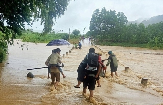 Thanh Hóa: Bố trí 1.250 bộ đội địa phương, dân quân ứng phó với diễn biến mưa lũ - Ảnh 2.
