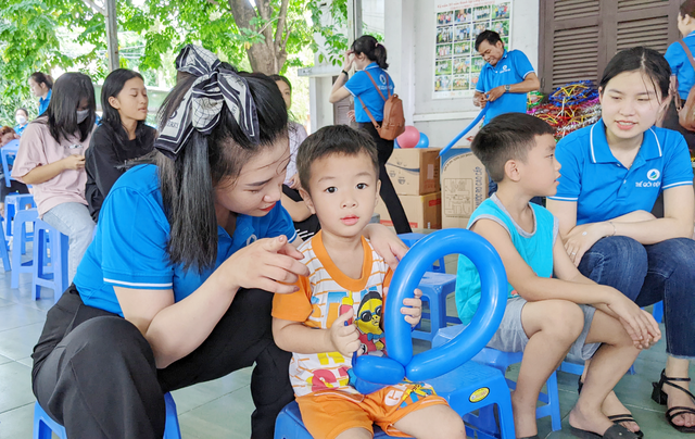 Thế Giới Điện Giải mang Trung Thu yêu thương đến với hàng trăm em nhỏ Làng trẻ SOS - Ảnh 4.