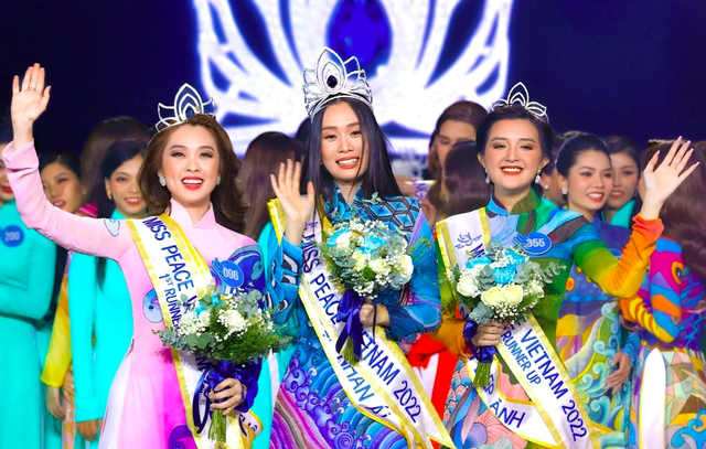 'Profile khủng' của tân hoa hậu Miss Peace Vietnam: du học sinh Mỹ, trợ lý Hoa hậu Hoàn vũ Catriona Gray - Ảnh 2.