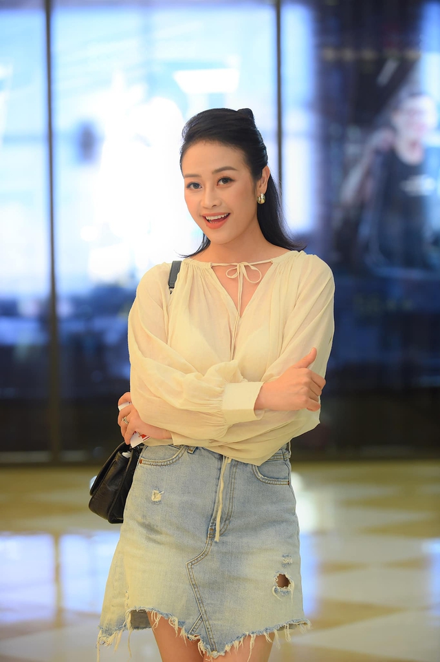 Đời thường không 'quần là áo lượt' của Phí Linh-MC vừa được đề cử VTV Awards 2022 - Ảnh 10.