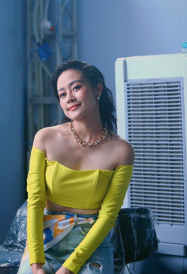 Đời thường không 'quần là áo lượt' của Phí Linh-MC vừa được đề cử VTV Awards 2022 - Ảnh 13.