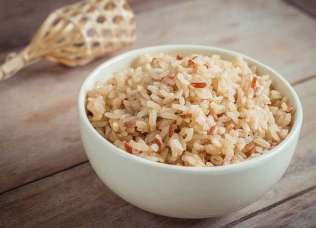 Ăn gạo lứt tốt nhưng chỉ cần mắc sai lầm này không chỉ mất chất mà còn hại sức khỏe - Ảnh 2.