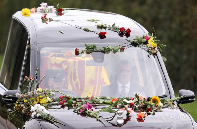Hình ảnh xúc động trong tang lễ Nữ hoàng Anh Elizabeth II - Ảnh 9.