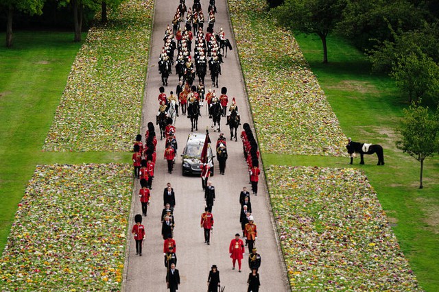 Hình ảnh xúc động trong tang lễ Nữ hoàng Anh Elizabeth II - Ảnh 14.