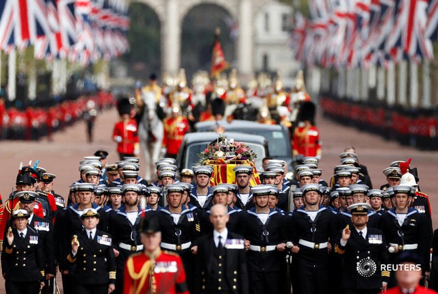 Hình ảnh xúc động trong tang lễ Nữ hoàng Anh Elizabeth II - Ảnh 4.