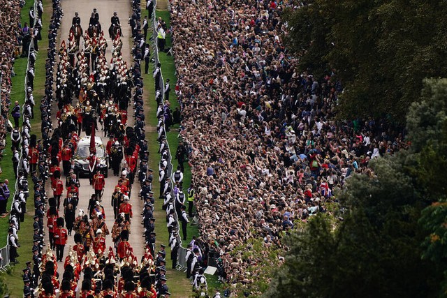 Hình ảnh xúc động trong tang lễ Nữ hoàng Anh Elizabeth II - Ảnh 13.