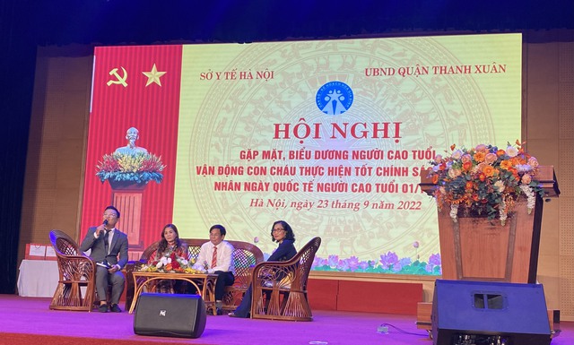 Hà Nội biểu dương 100 người cao tuổi vận động con cháu thực hiện tốt chính sách dân số - Ảnh 1.